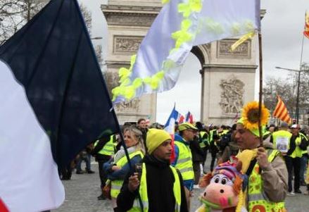 巴黎遭遇第16輪示威 參與人數(shù)再度下降