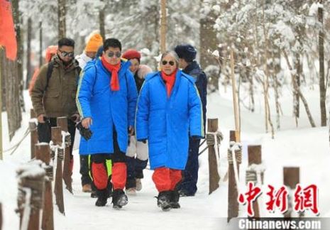 長白山林海雪地馬拉松節(jié)開幕 霍震霆雪地徒步穿
