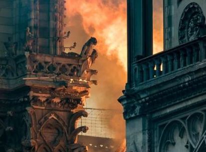 巴黎圣母院火災：祭壇和十字架幸存 荊棘王冠獲救