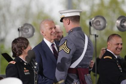 拜登參選美國總統(tǒng) 民主黨競選人博弈全面展開