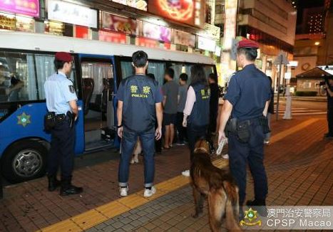 澳門治安警察反罪惡巡查 截查170人44人涉違法違規(guī)