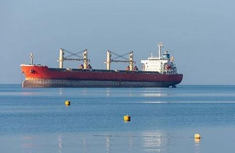 阿曼灣兩艘大型油輪遇襲起火