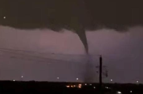 美田納西州遭龍卷風襲擊