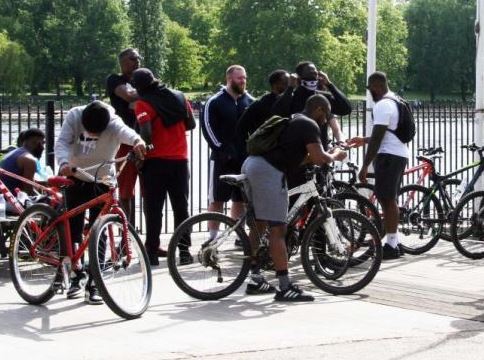 英國(guó)4月申請(qǐng)失業(yè)救濟(jì)人數(shù)約為210萬(wàn)