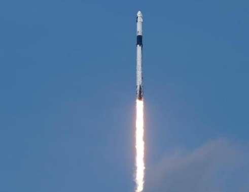 美國(guó)“龍”飛船與空間站完成對(duì)接