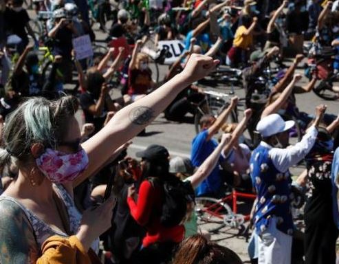 美明尼阿波利斯市議會支持解散警局