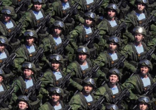 紅場大閱兵帶莫斯科“穿越”75年滄桑