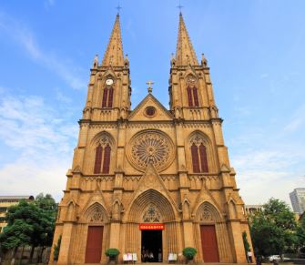 法國總統(tǒng)馬克龍表態(tài)支持巴黎圣母院塔尖按原樣重建