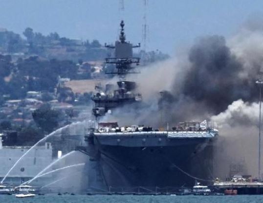 美兩棲攻擊艦大火致61人傷