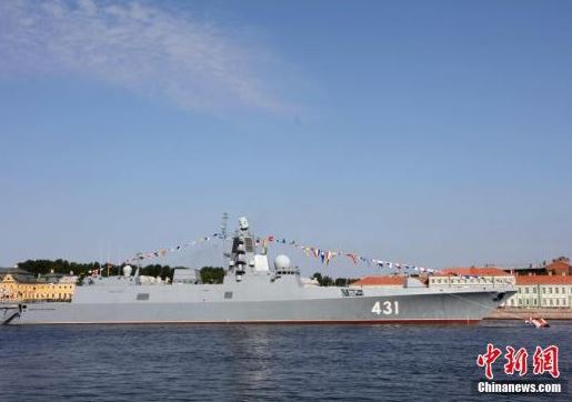 俄海軍日閱兵46艘各級艦艇參加