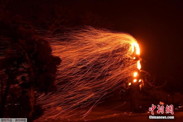 美西南部大火因風(fēng)勢擴(kuò)大