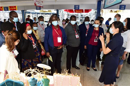 “世界超市”義烏外貿(mào)緣何逆勢飄紅