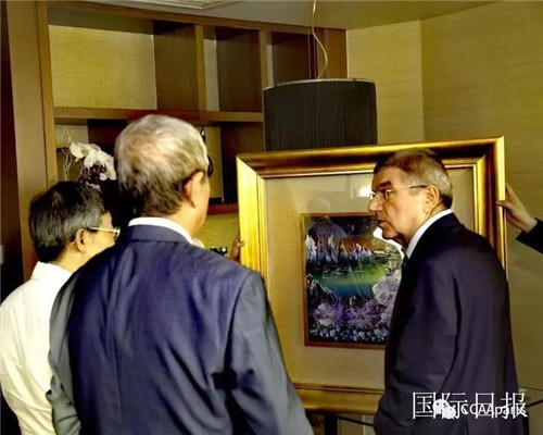 黃建南拒600萬(wàn)高價(jià)再畫《奧運(yùn)之花》