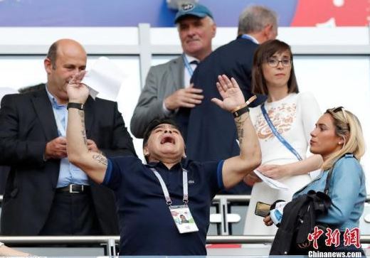 阿根廷“球王”馬拉多納因心臟驟停去世