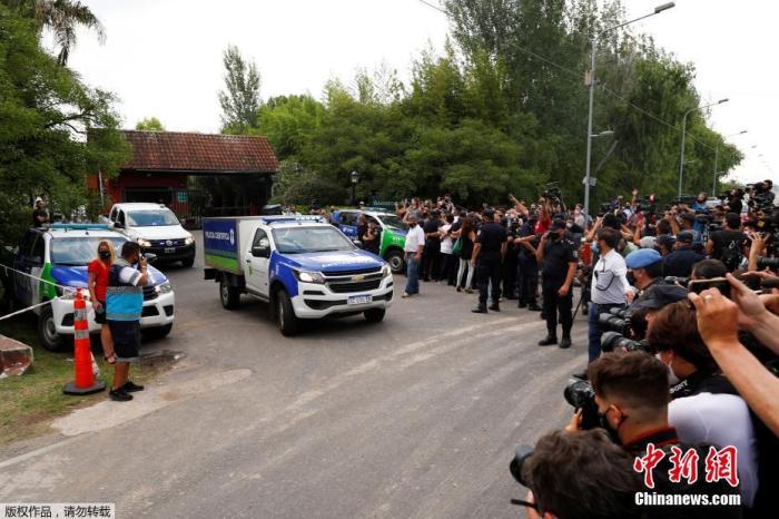 馬拉多納遺體告別儀式進(jìn)行：靈柩上覆蓋10號(hào)球衣