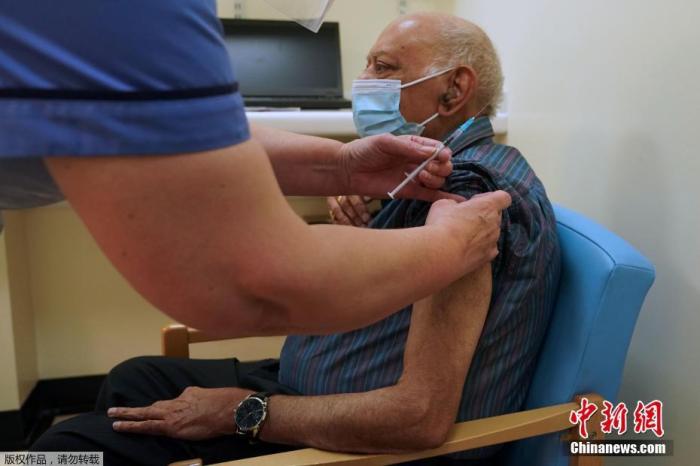 接種輝瑞新冠疫苗后，英國兩名醫(yī)護現(xiàn)不良反應