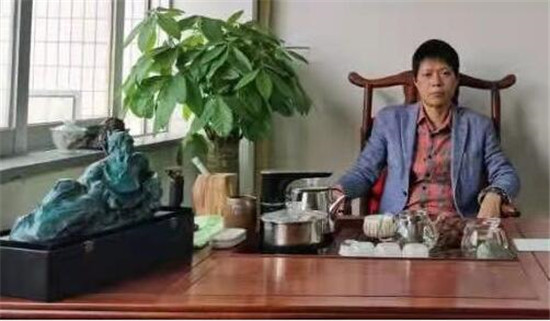 春之際，把“天下第一?！彼徒o全球華人