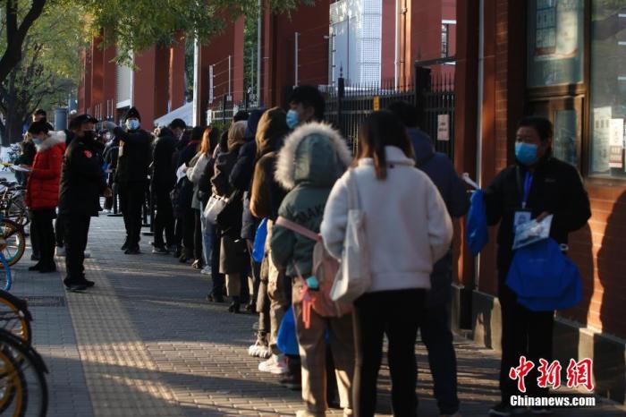 中國多地公務(wù)員省考招錄規(guī)模壓縮