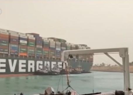 重型貨船擱淺多日蘇伊士運(yùn)河暫停航行
