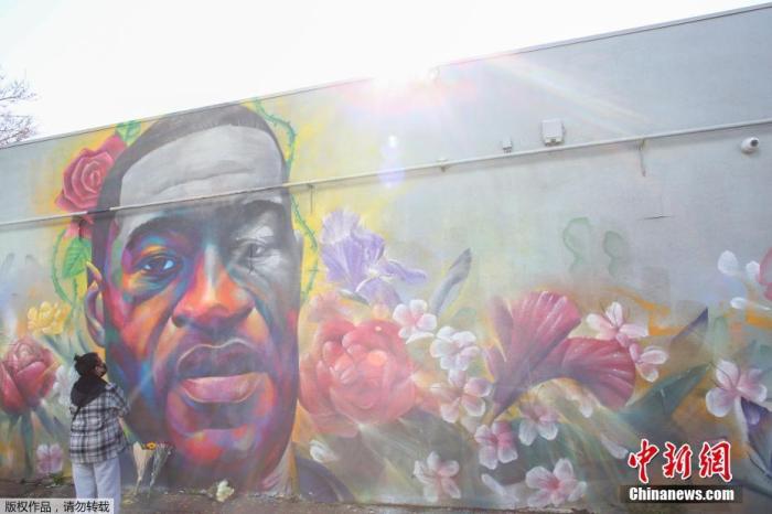 美國多地舉行活動紀(jì)念弗洛伊德去世一周年