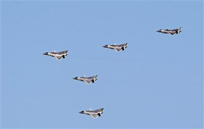 殲-20首次大規(guī)模飛過天安門廣場(chǎng)