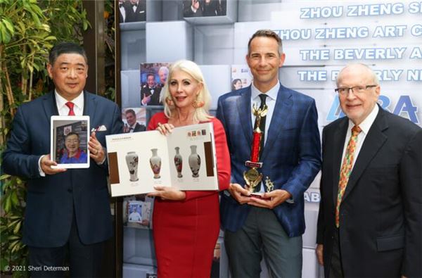 世界著名藝術(shù)評論家理查德·韋恩再度撰文高度評價黃建南