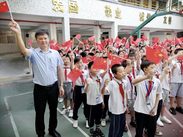 讓每個學(xué)生都成為最好的自己“陽光” 特色教育盡顯風(fēng)采