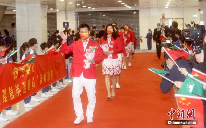 內(nèi)地奧運健兒抵澳訪問受到熱烈歡迎