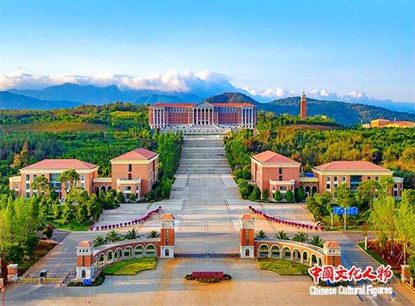 云南大學昌新國際藝術(shù)學院成功舉辦2022屆本科生、碩士生“牛犢之勢·鴻鵠之志”畢業(yè)作品展