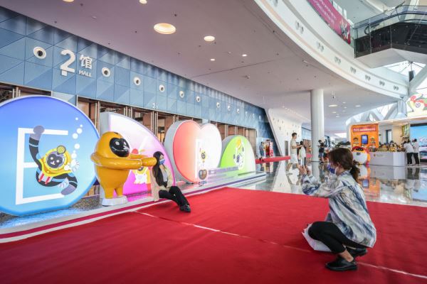 第二屆消博會公眾開放日首日入場人數(shù)超62000人次