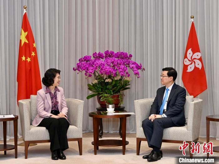 李家超與廣東省江門市市長(zhǎng)會(huì)面