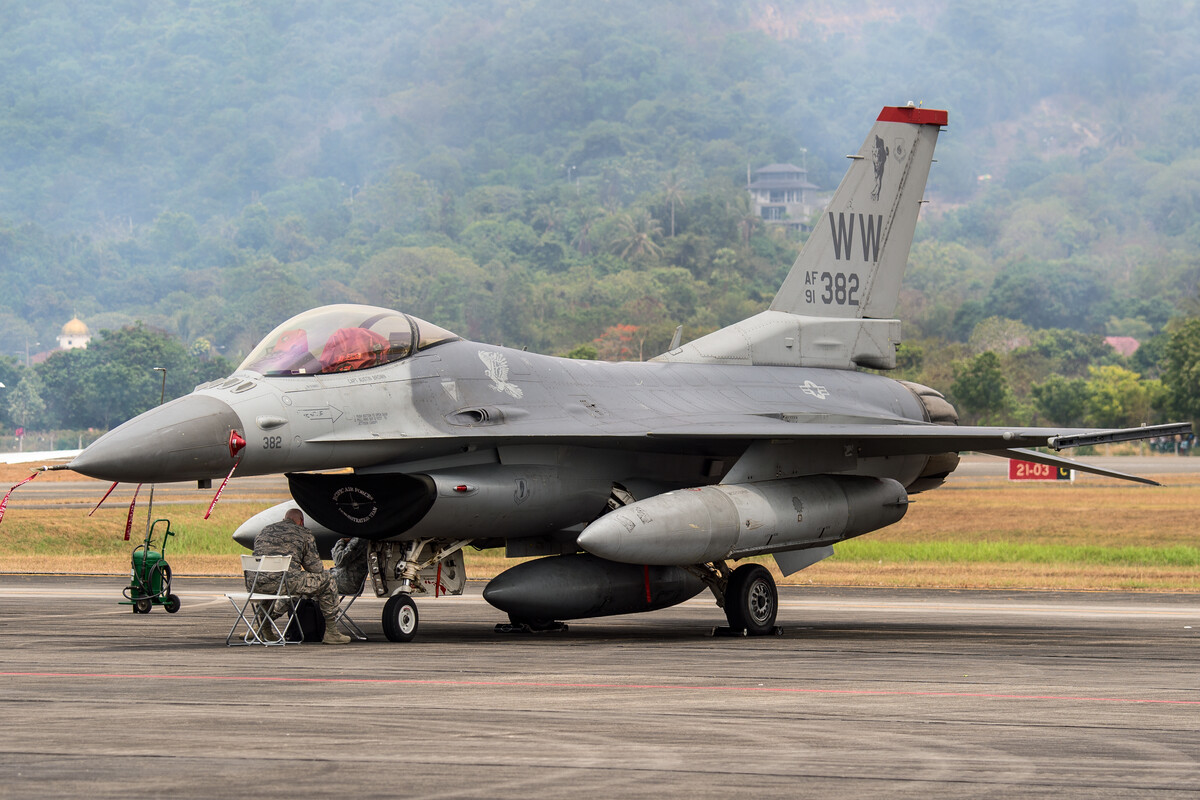 美國(guó)同意丹麥荷蘭向?yàn)蹩颂m提供F-16戰(zhàn)機(jī)