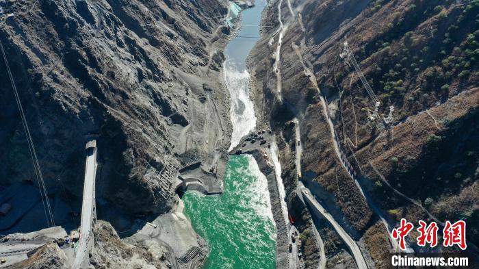 四川雅礱江卡拉水電站完成大江截流 轉入主體工程建設