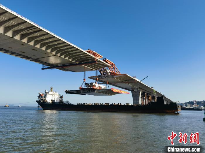 澳門最大跨海大橋順利合龍