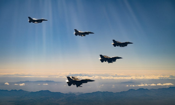 外媒：第一批烏克蘭飛行員在美國(guó)完成F-16戰(zhàn)機(jī)培訓(xùn)