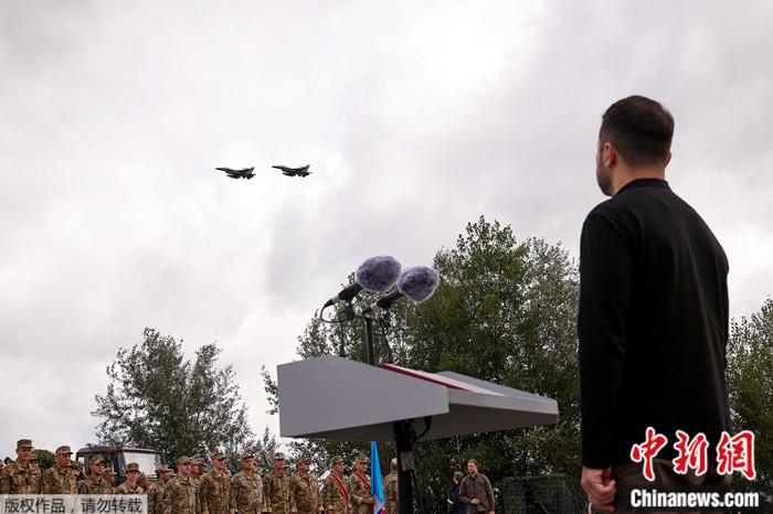 澤連斯基：烏空軍已開始駕駛F-16戰(zhàn)機(jī)執(zhí)行任務(wù)