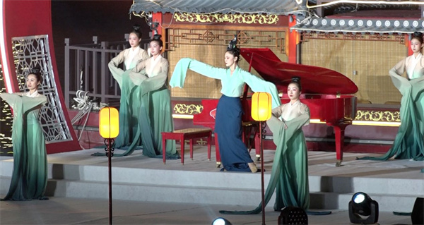 2024沈陽旗袍文化周引外國(guó)友人打卡體驗(yàn)