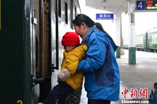 春運(yùn)路上的“姐妹花”