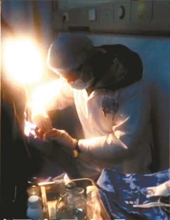 醫(yī)生被患者毆打仍為其縫針：“我有義務(wù)給他治療完”