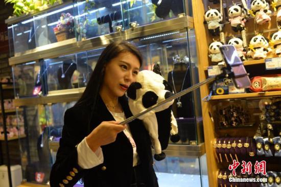 澳門機(jī)場3月1日起禁止隨身攜帶超過30公分自拍桿