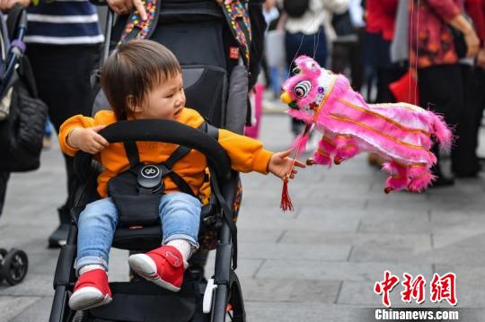 廣府廟會設(shè)港澳非遺展區(qū) 澳門廣彩、香港麒麟受歡迎