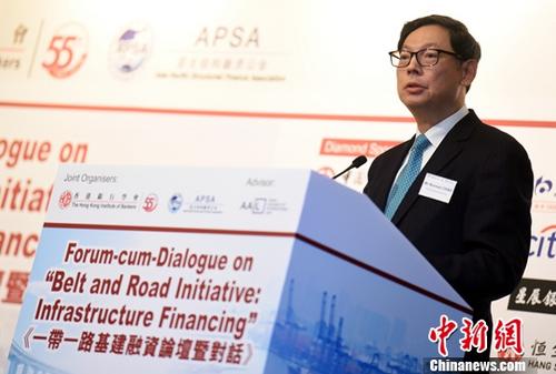 10月15日，香港金管局總裁陳德霖作主題演講。由香港銀行學(xué)會與亞太結(jié)構(gòu)融資公會合辦的《“一帶一路”基建融資論壇暨對話》在香港會議展覽中心舉行。<a target='_blank'  data-cke-saved- >中新社</a>記者 譚達明 攝