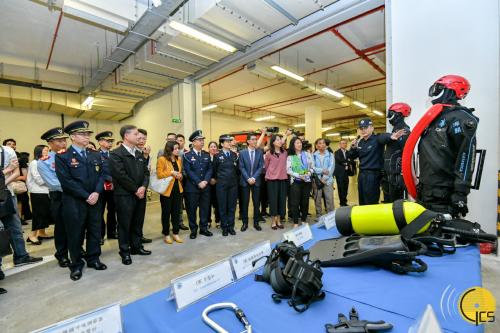 澳門民防架構(gòu)會(huì)的防災(zāi)救援裝備展覽區(qū)展出多類裝備。圖片來源:澳門特區(qū)政府網(wǎng)站 點(diǎn)擊進(jìn)入下一頁(yè)