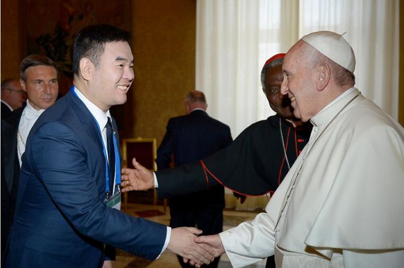 教宗方濟(jì)各接見雪松控股董事局主席張勁 教宗方濟(jì)各接見雪松控股董事局主席張勁