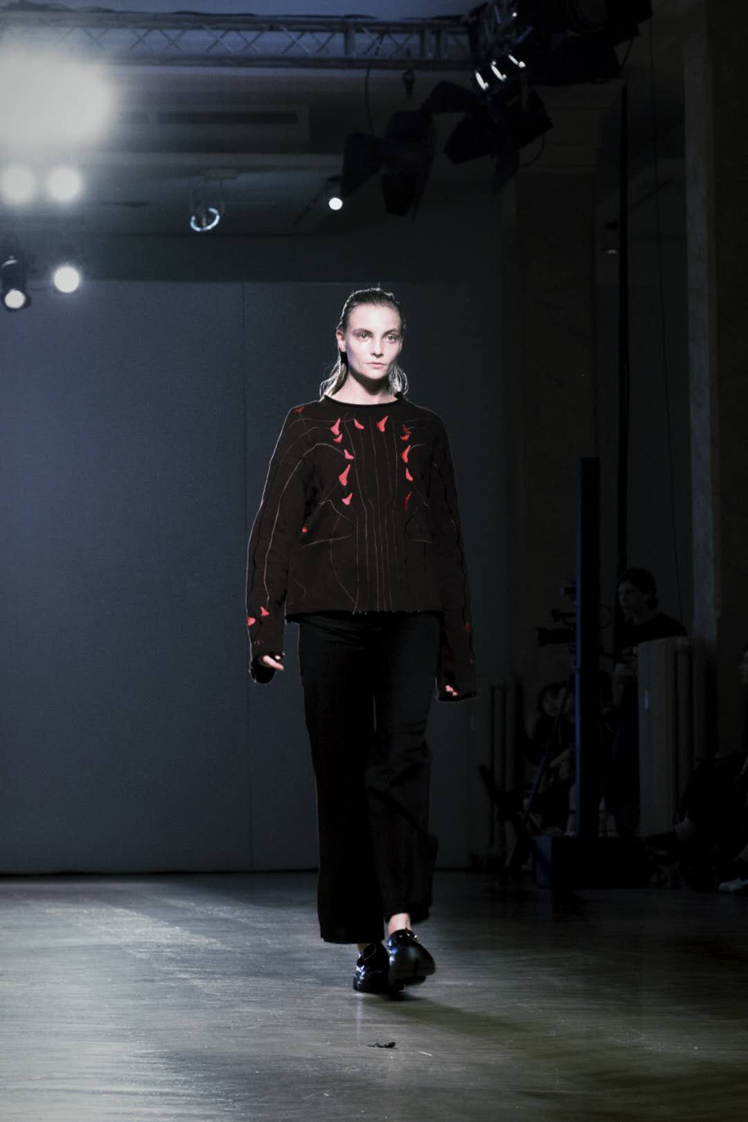 “摩登圣人”降世米蘭 重慶獨(dú)立設(shè)計(jì)師品牌SHUR RUITZ米蘭時(shí)裝周首秀 ...