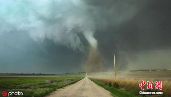 美佛州中部遭龍卷風(fēng)“內(nèi)斯特”襲擊 近萬(wàn)戶停電
