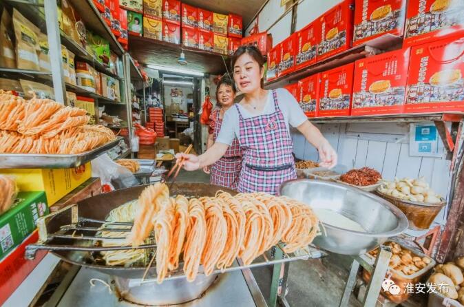 碧油煎出嫩黃深，淮安茶馓“香噴噴”！