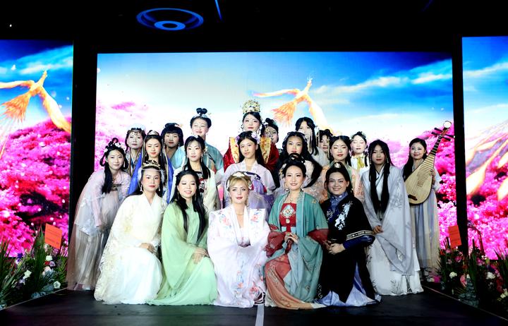 全非洲華人婦女聯(lián)合總會隆重舉辦第七屆理監(jiān)事會就職典禮 全非洲華人婦女聯(lián)合總會隆重舉辦第七屆理監(jiān)事會就職典禮