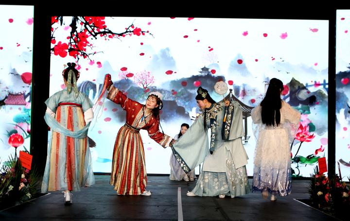 全非洲華人婦女聯(lián)合總會隆重舉辦第七屆理監(jiān)事會就職典禮 全非洲華人婦女聯(lián)合總會隆重舉辦第七屆理監(jiān)事會就職典禮