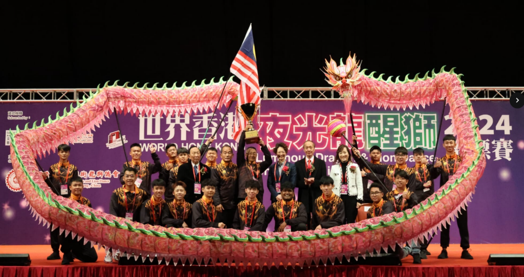 世界夜光龍醒獅錦標(biāo)賽舉行 促醒獅文化交流與發(fā)展